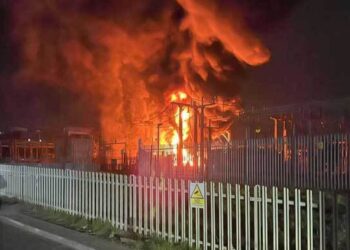 আগুনের কারণ বিদ্যুৎ বিভ্রাট, বন্ধ ঘোষণা লন্ডনের হিথ্রো বিমানবন্দর