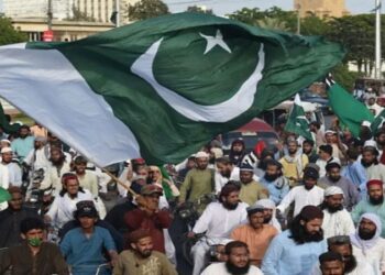 ধর্ম অবমাননাকর পোস্ট করায় পাকিস্তানে ৫ জনের মৃত্যুদণ্ড