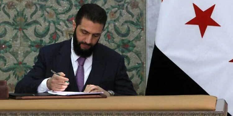 অস্থায়ী সংবিধানে স্বাক্ষর করলেন সিরিয়ার অন্তর্বর্তী প্রেসিডেন্ট