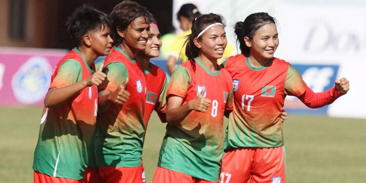 জাতীয় দলের ক্যাম্পে ফিরছেন নারী ফুটবলাররা