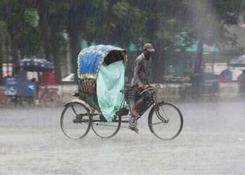 এক বিভাগে বৃষ্টির আভাস