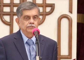 উপদেষ্টা হিসেবে শপথ নিলেন ড. সি আর আবরার