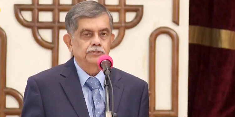 উপদেষ্টা হিসেবে শপথ নিলেন ড. সি আর আবরার