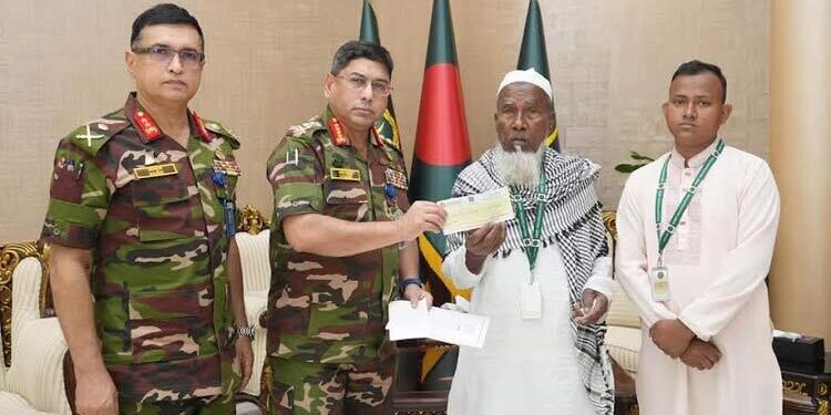 শহীদ আবু সাঈদের পরিবারকে আর্থিক সহায়তা দিলেন সেনাপ্রধান