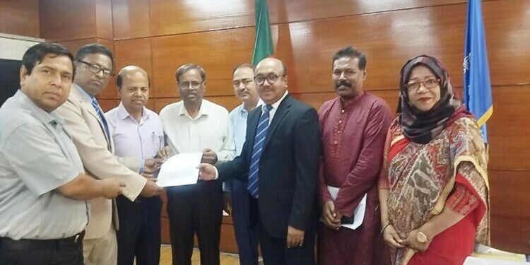 বিসিএসে গণিত বাদ, প্রতিবাদে পিএসসি চেয়ারম্যানকে স্মারকলিপি