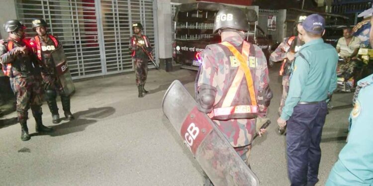 জানমালের নিরাপত্তায় রাজধানীতে মাঠে নেমেছে বিজিবি