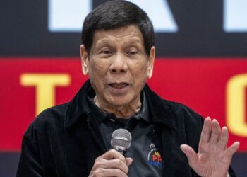 ফিলিপাইনের সাবেক প্রেসিডেন্ট দুতার্তে গ্রেফতার