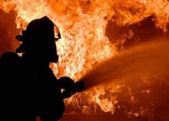 গাজীপুর দু’ঘণ্টার আগুনে পুড়লো ১০ ঝুট গুদাম