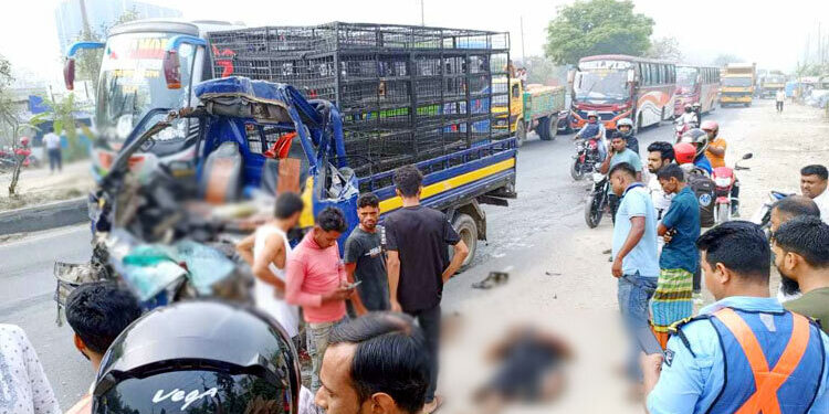 দাঁড়িয়ে থাকা ট্রাকে পিকআপের ধাক্কা, নিহত ২