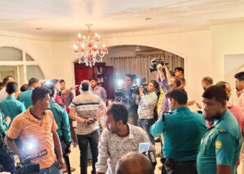 তল্লাশির নামে গুলশানে বাসায় ভাঙচুর-লুটপাটের চেষ্টা, আটক ৩