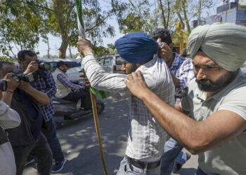 ভারতে কৃষকদের বিক্ষোভে পুলিশের ধরপাকড়
