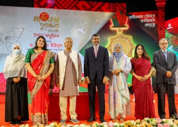৭ বিশিষ্ট ব্যক্তির হাতে স্বাধীনতা পুরস্কার তুলে দিলেন প্রধান উপদেষ্টা