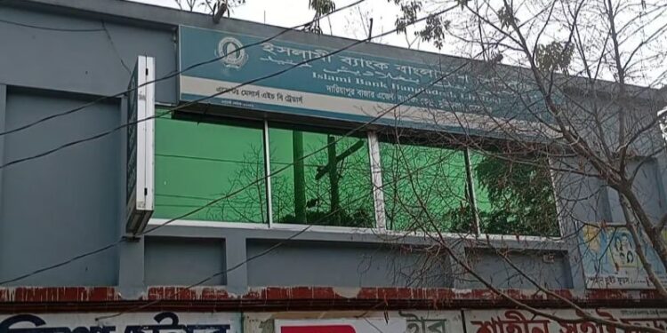 মেহেরপুরে ইসলামী ব্যাংকের ভল্ট কেটে ৮ লাখ টাকা চুরি