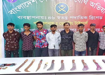 সেনাবাহিনীর অভিযানে গ্রেফতার ৩৮৩ ছিনতাইকারী-চাঁদাবাজ