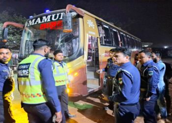 যাত্রীদের নিরাপত্তায় ঝিনাইদহে পুলিশের টহল জোরদার