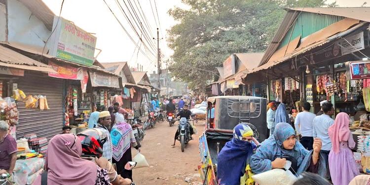 বোতলজাত সয়াবিন উধাও, লেবু-শসার চড়া দাম