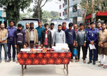 মানিকগঞ্জে কারখানায় ডাকাতি, গ্রেফতার ১২