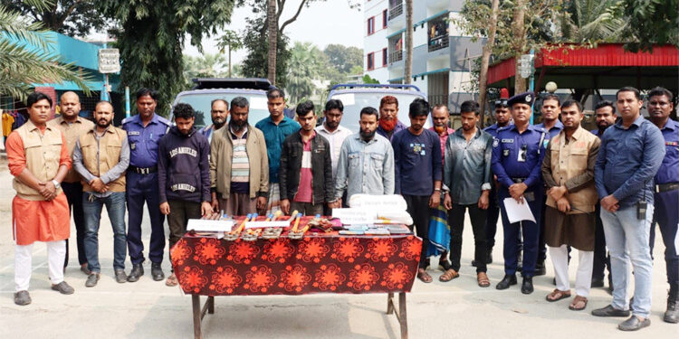 মানিকগঞ্জে কারখানায় ডাকাতি, গ্রেফতার ১২