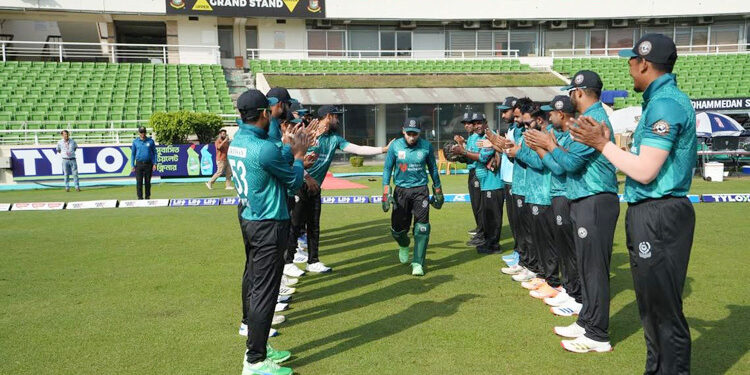 সতীর্থদের ‘গার্ড অব অনার’ পেলেন মুশফিক