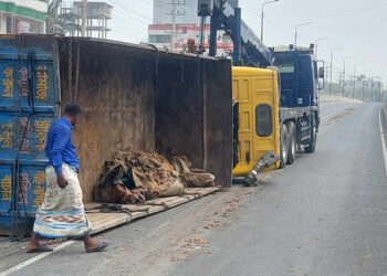 মহাসড়কে ট্রাকের ধাক্কায় শ্রমিক নিহত