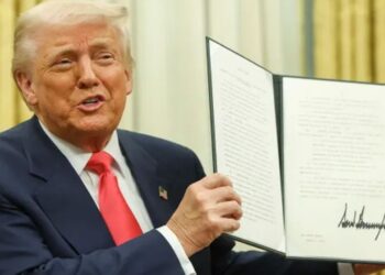 কানাডা ও মেক্সিকোর ওপর শুল্ক স্থগিত করলেন ট্রাম্প