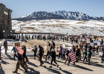 সপরিবারে ‘অজ্ঞাত স্থানে’ মার্কিন ভাইস প্রেসিডেন্ট