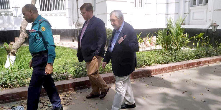 ট্রাইব্যুনাল পরিদর্শনে সাবেক ২ মার্কিন রাষ্ট্রদূত