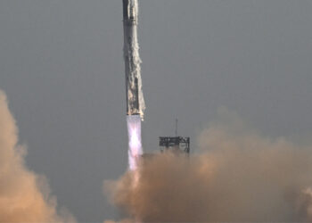 উৎক্ষেপণের পরই ভেঙে পড়লো ইলন মাস্কের স্টারশিপ