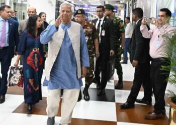 চীন সফর শেষে দেশে ফিরলেন প্রধান উপদেষ্টা