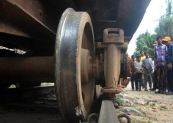 ঝিনাইদহে ট্রেনের ধাক্কায় ট্রলিচালক নিহত