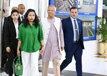 চারদিনের সফরে চীনের উদ্দেশ্যে প্রধান উপদেষ্টার যাত্রা
