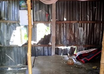 আধিপত্য বিস্তার নিয়ে সংঘর্ষ, বাড়িঘর-দোকান ভাঙচুর