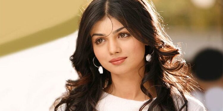 বলিউড নায়িকা কেন ইসলাম ধর্ম গ্রহণ করলেন
