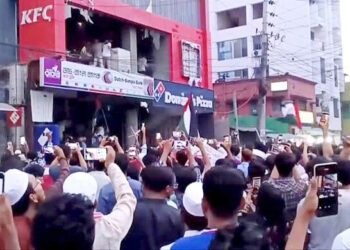 বাটা-কেএফসিতে ভাঙচুর-লুটপাট: ১০ মামলায় গ্রেফতার ৭২