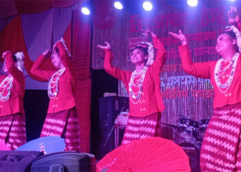 পাহাড়ে ছড়িয়েছে উৎসবের রঙ