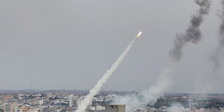 ইসরাইলে তিনটি রকেট ছুড়ল হামাস