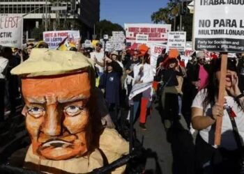 ট্রাম্পবিরোধী বিক্ষোভে যুক্তরাষ্ট্রে হাজারো মানুষ রাস্তায়