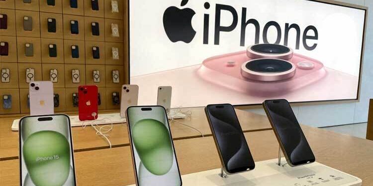 আইফোনের দাম হতে পারে ২ লাখ ৭৮ হাজার টাকা