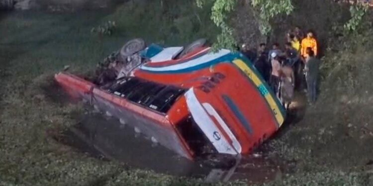 ট্রাক-বাস সংঘর্ষ, রাজশাহীতে নিহত ৩