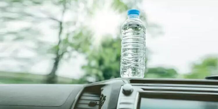 গাড়িতে রাখা পানির বোতল হতে পারে আগুন লাগার কারণ