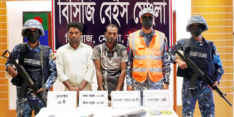 অস্ত্রসহ বনদস্যু বাহিনীর দুই সদস্য আটক, দুই জিম্মি উদ্ধার