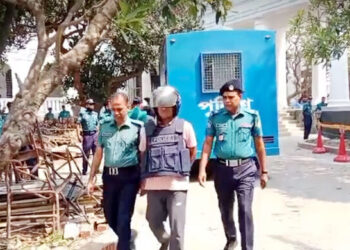 পুলিশ ভ্যানে ৬ লাশ পোড়ানো: সেই তিন পুলিশ কর্মকর্তা ট্রাইব্যুনালে