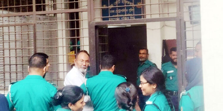 আওয়ামী লীগপন্থি ৬১ আইনজীবী কারাগারে