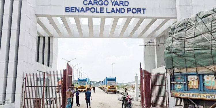 বাংলাদেশি পণ্যবাহী ৪ ট্রাক ফেরত পাঠালো ভারত