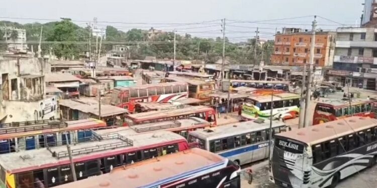 বাসস্ট্যান্ড থেকে বাস নিয়ে উধাও ‘হেলপার’