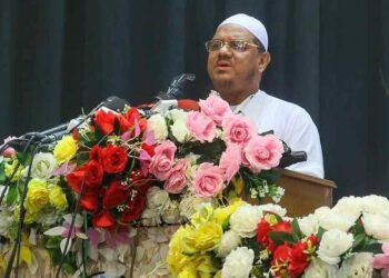 নারী কমিশনের প্রস্তাব বাস্তবায়ন করলে সরকার থাকবে না: চরমোনাই পীর