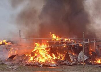 ঝুটের গুদামের আগুন, একঘণ্টা পর নিয়ন্ত্রণে