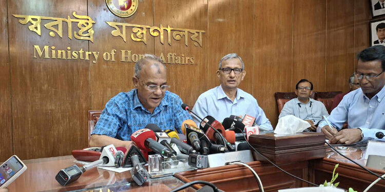 মডেল মেঘনা আটকে কোনো বেআইনি আচরণ হয়নি