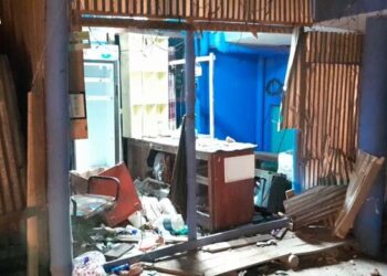 দুই গ্রামবাসীর সংঘর্ষ, মহুর্মুহু ককটেল বিস্ফোরণ