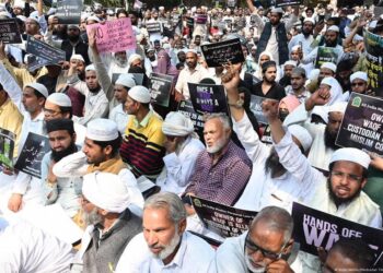 ওয়াক্ফ আইন নিয়ে কোন পথে ভারতের সুপ্রিমকোর্ট